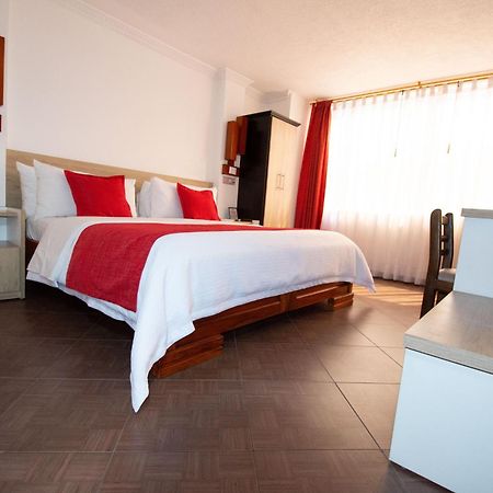 Hotel Plaza Victoria Ибарра Экстерьер фото