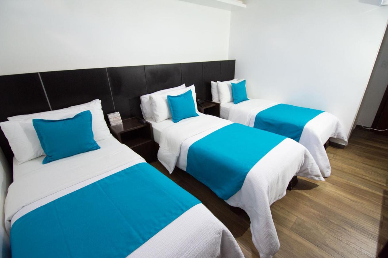 Hotel Plaza Victoria Ибарра Экстерьер фото