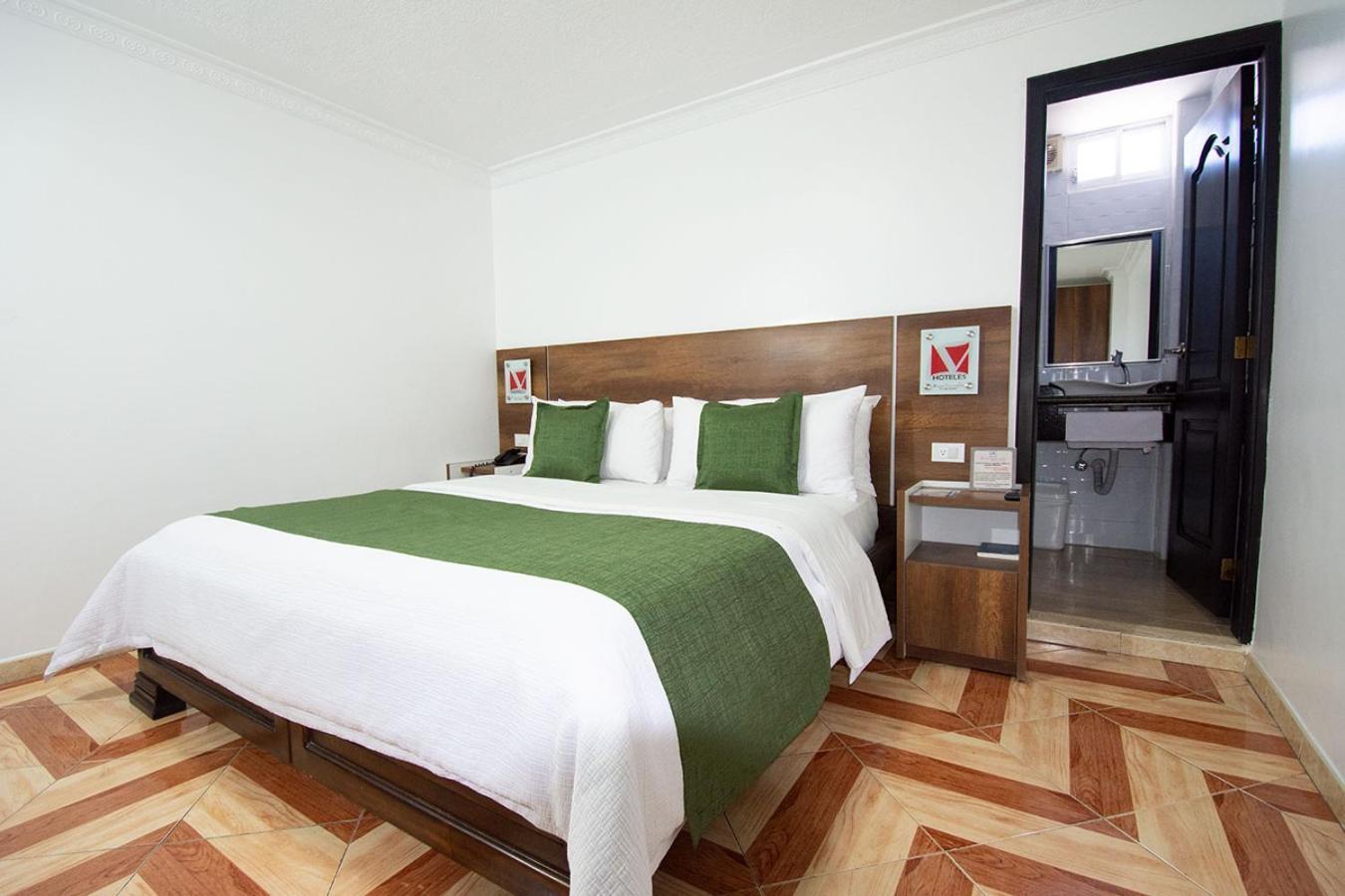 Hotel Plaza Victoria Ибарра Экстерьер фото
