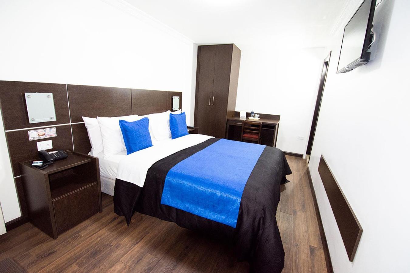 Hotel Plaza Victoria Ибарра Экстерьер фото