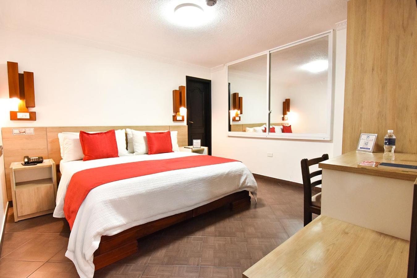 Hotel Plaza Victoria Ибарра Экстерьер фото