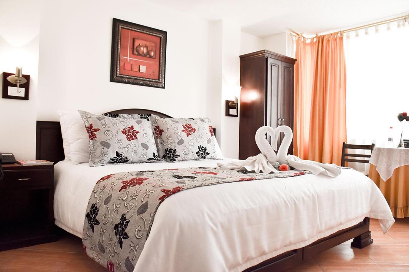 Hotel Plaza Victoria Ибарра Экстерьер фото