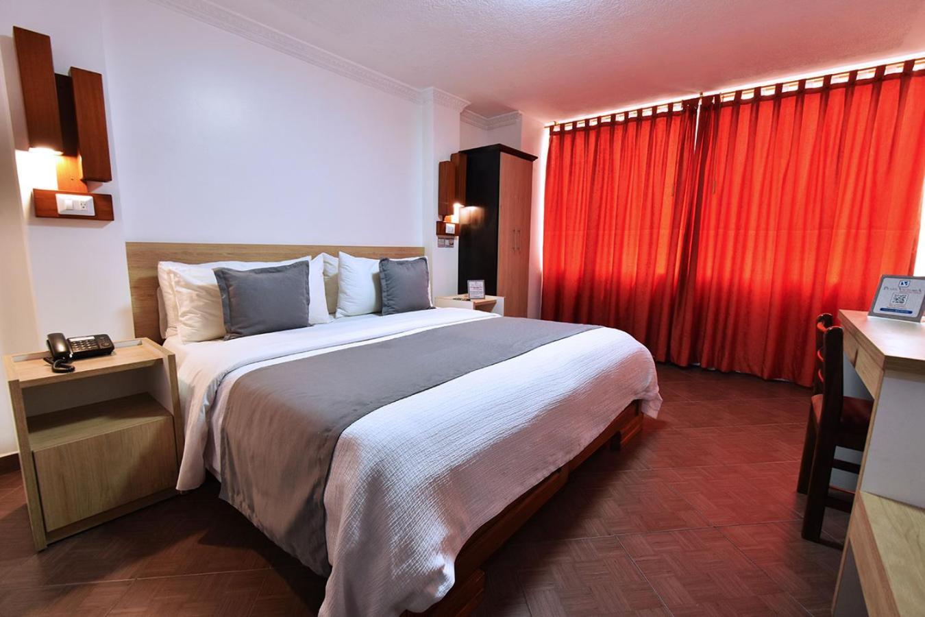Hotel Plaza Victoria Ибарра Экстерьер фото