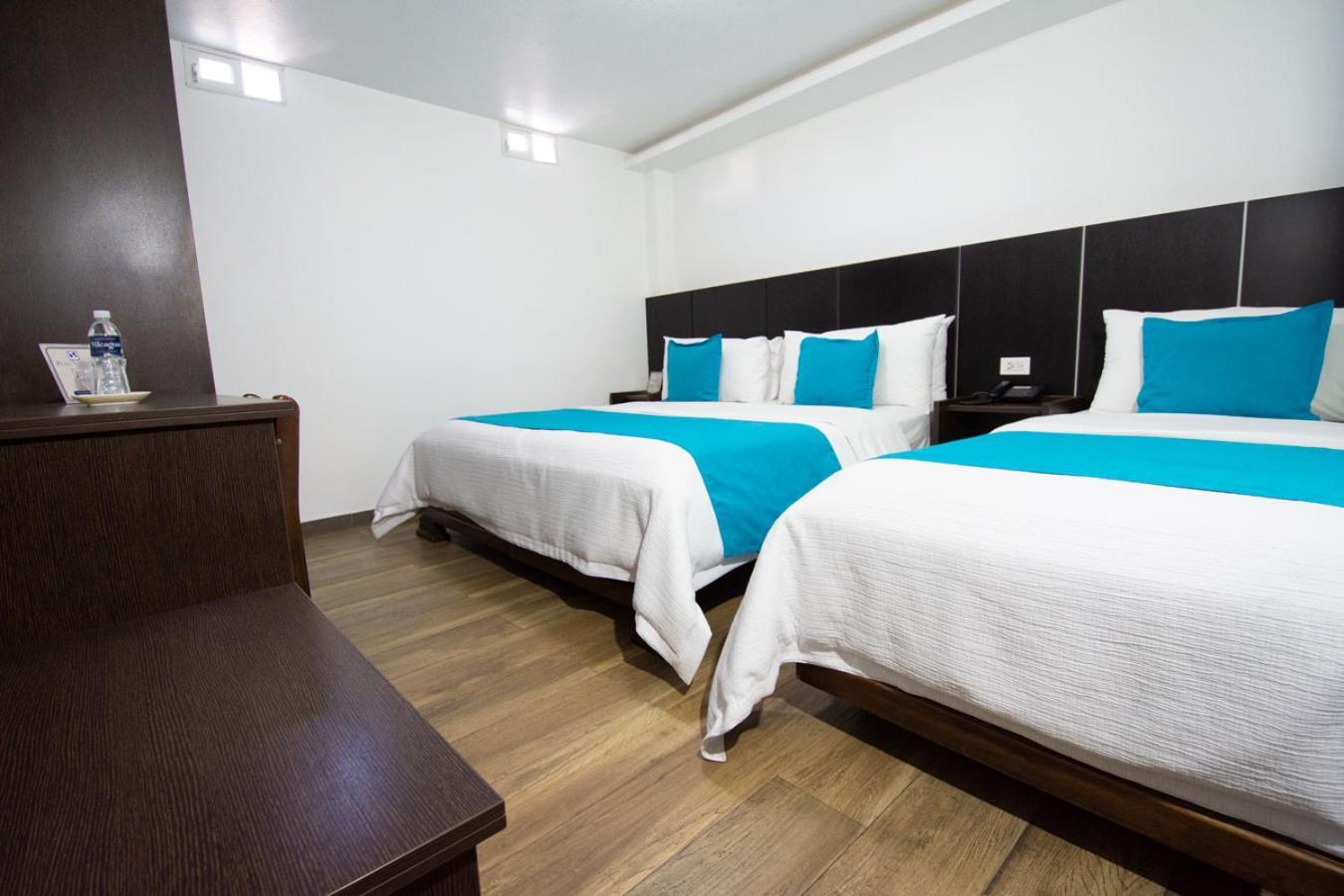 Hotel Plaza Victoria Ибарра Экстерьер фото