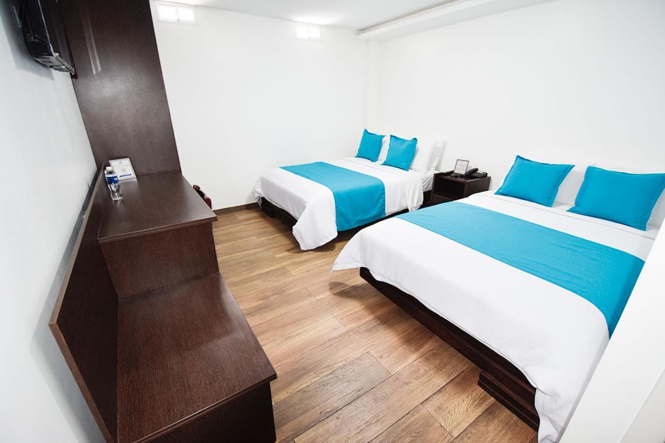 Hotel Plaza Victoria Ибарра Экстерьер фото
