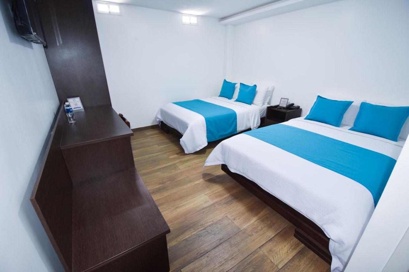 Hotel Plaza Victoria Ибарра Экстерьер фото