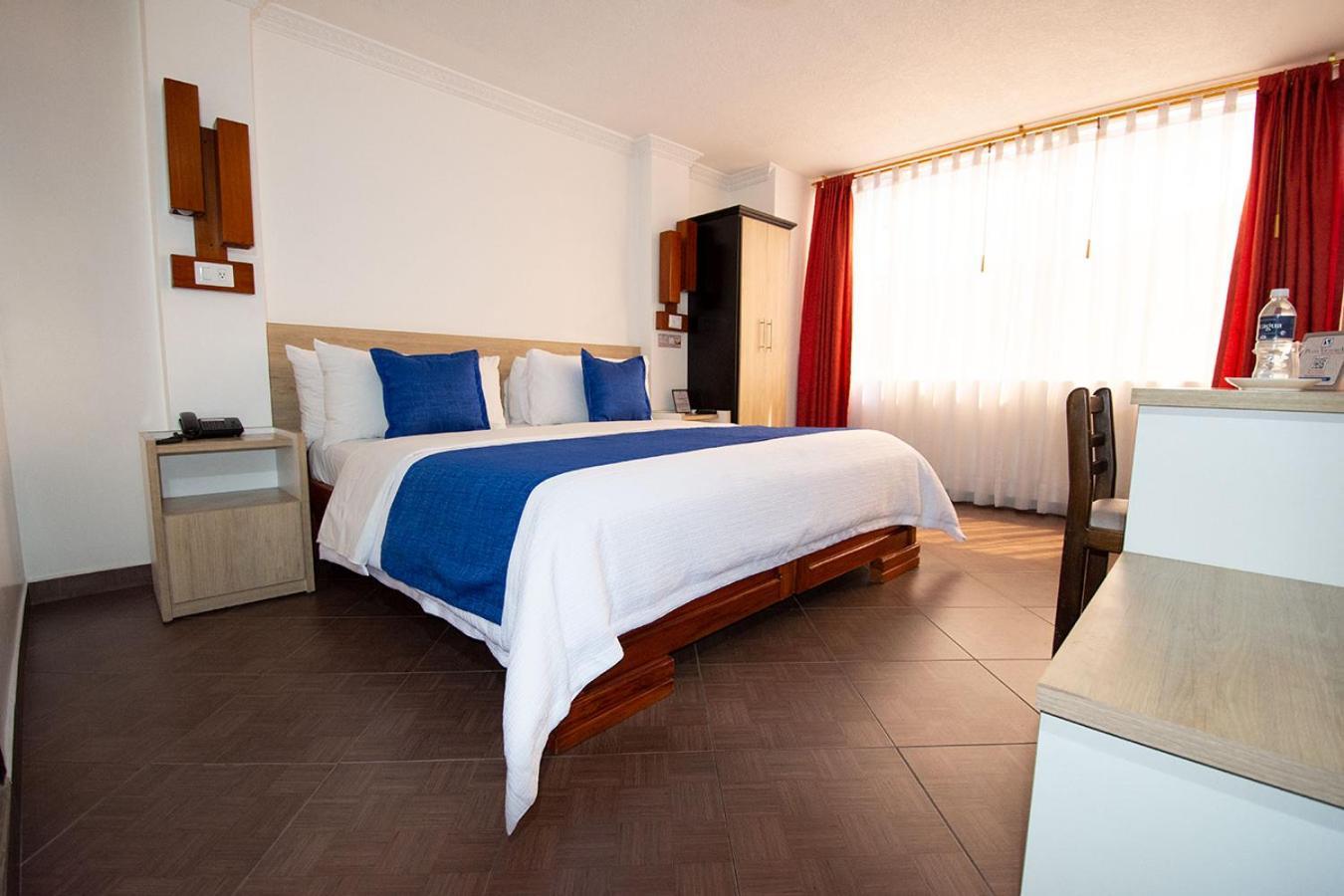Hotel Plaza Victoria Ибарра Экстерьер фото