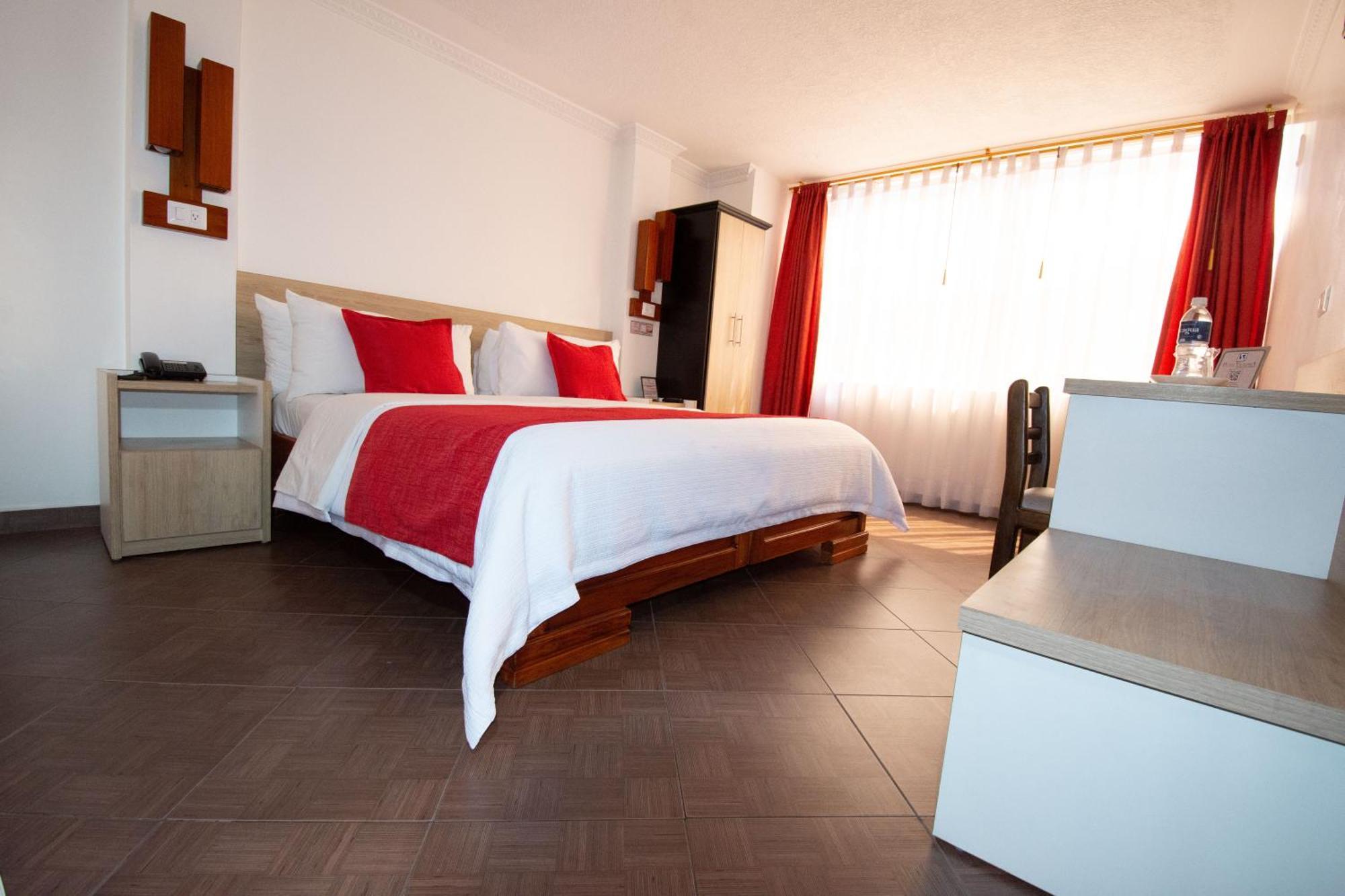Hotel Plaza Victoria Ибарра Экстерьер фото