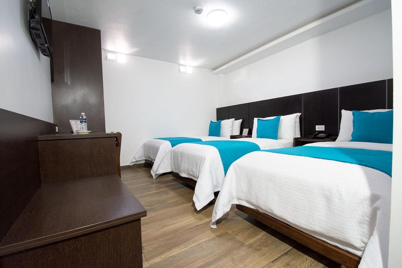 Hotel Plaza Victoria Ибарра Экстерьер фото