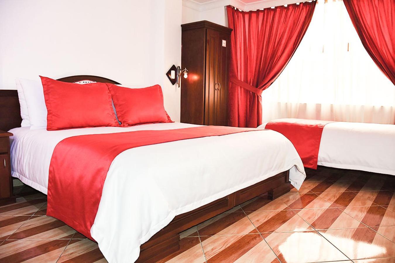 Hotel Plaza Victoria Ибарра Экстерьер фото