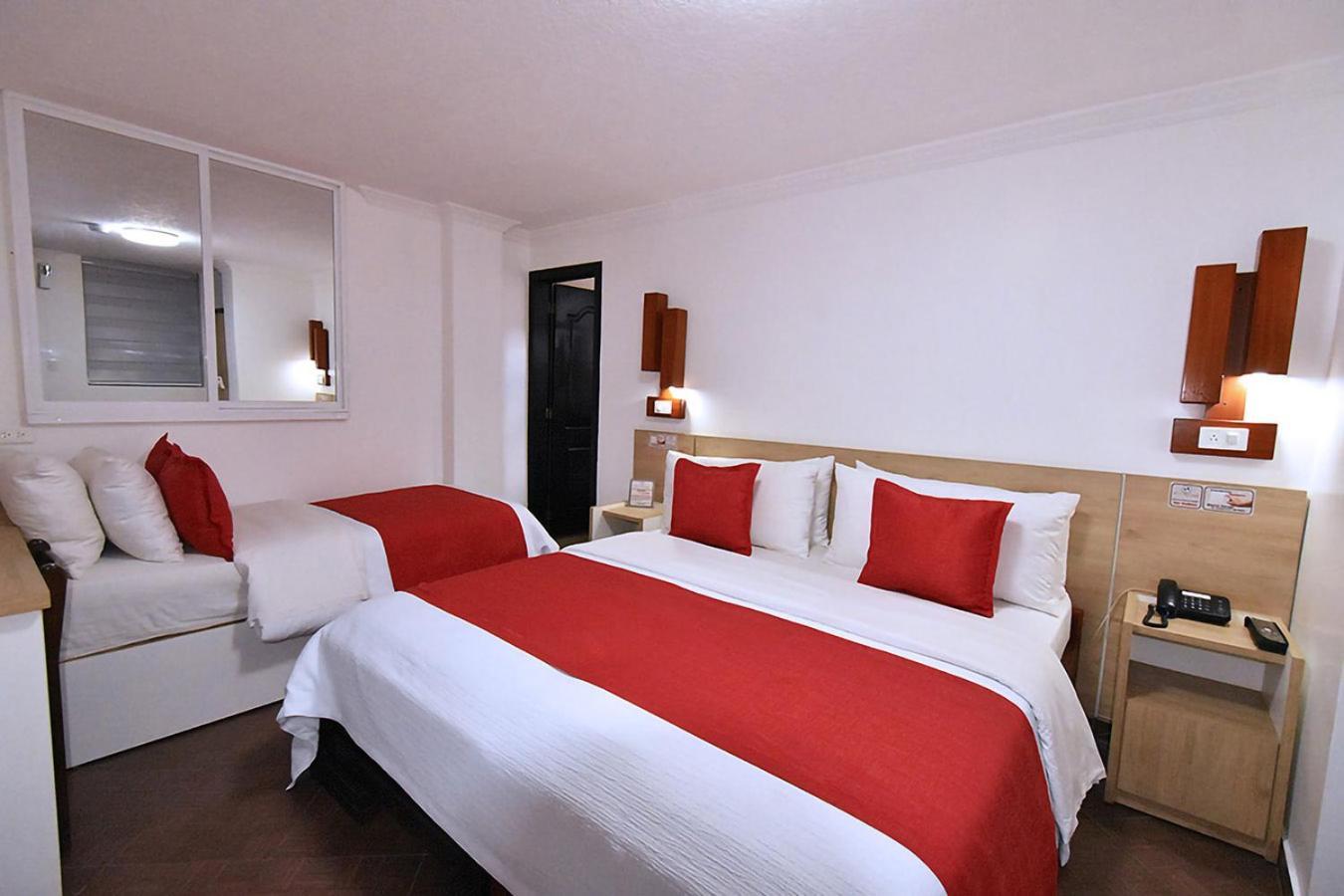 Hotel Plaza Victoria Ибарра Экстерьер фото