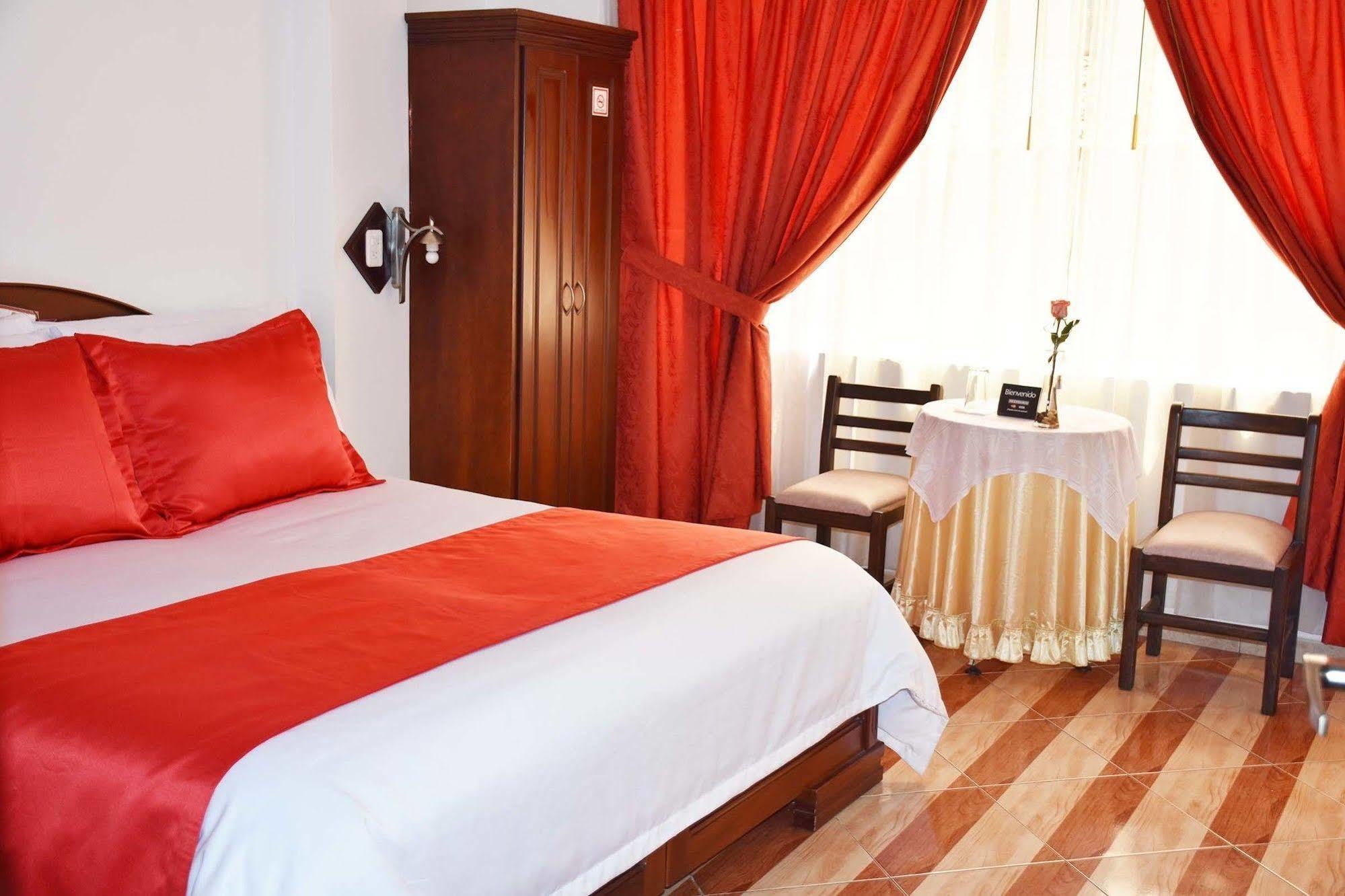 Hotel Plaza Victoria Ибарра Экстерьер фото
