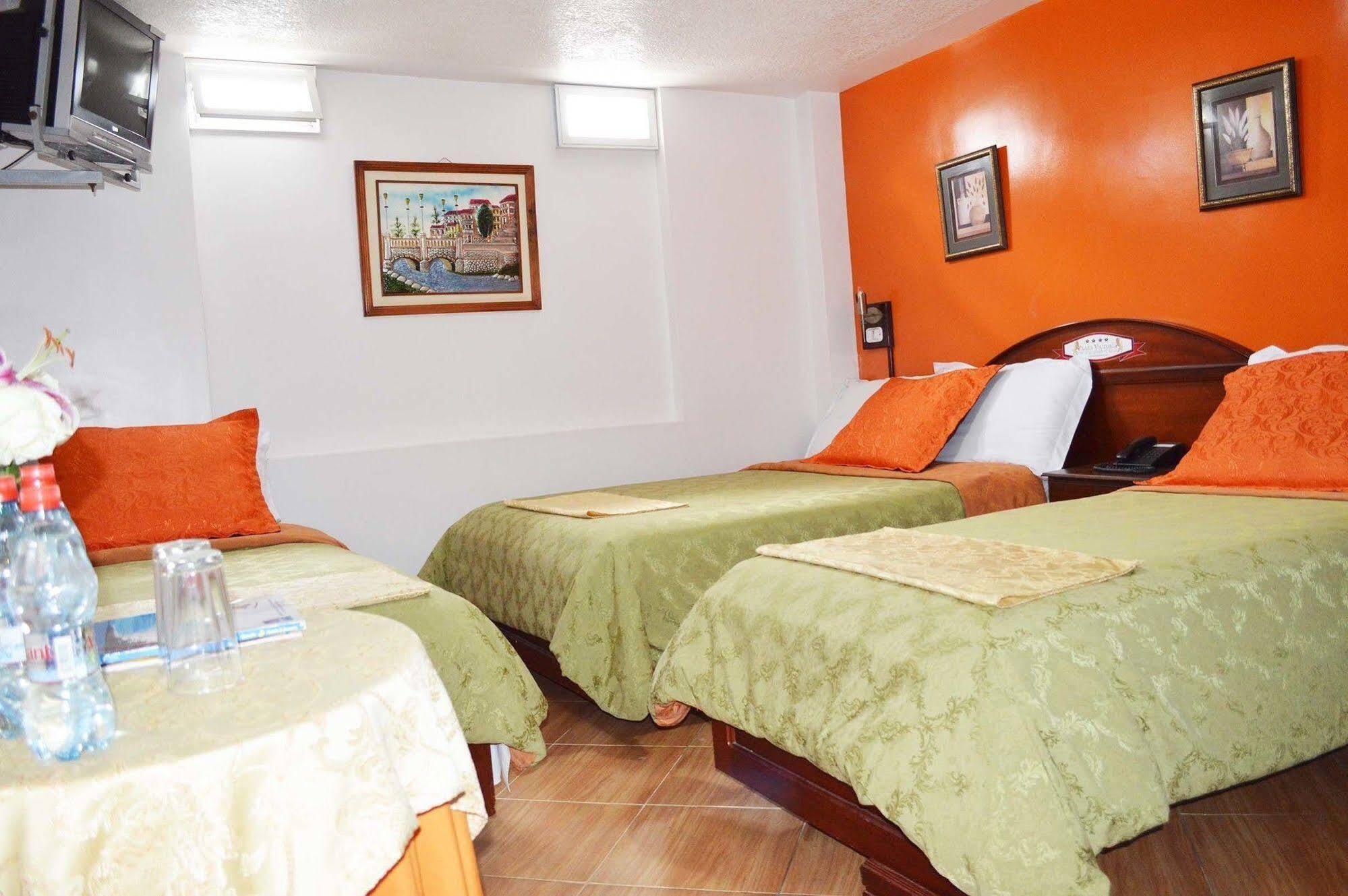 Hotel Plaza Victoria Ибарра Экстерьер фото